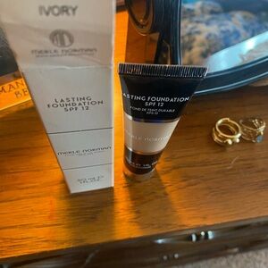 Merle Norman Lasting Foundation SPF 12 - Ivory